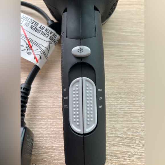 Revlon Black Hair Dryer with Attachments - Picture 5 of 10